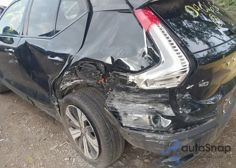 2023 Volvo Xc40 Recharge Pure Electric Twin Plus z USA, uszkodzony, nr VIN YV4ED3UL4P2090667